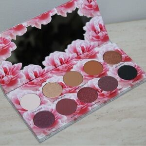 Laura Lee Los Angeles Cat’s Pajamas Eyeshadow Palette (NWOB)
